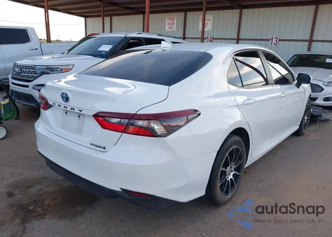 2021 Toyota Camry Le Hybrid z USA, uszkodzony, nr VIN 4T1C31AK3MU560440